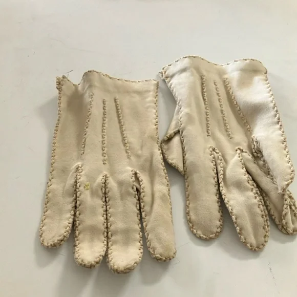 FINAL MARKDOWN Ladies vintage gloves