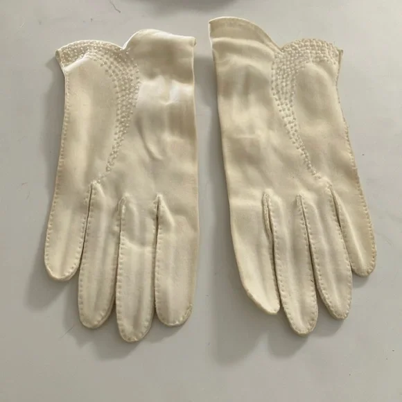 Fownes doette deluxe vintage embellished scalloped gloves 7 1/2
