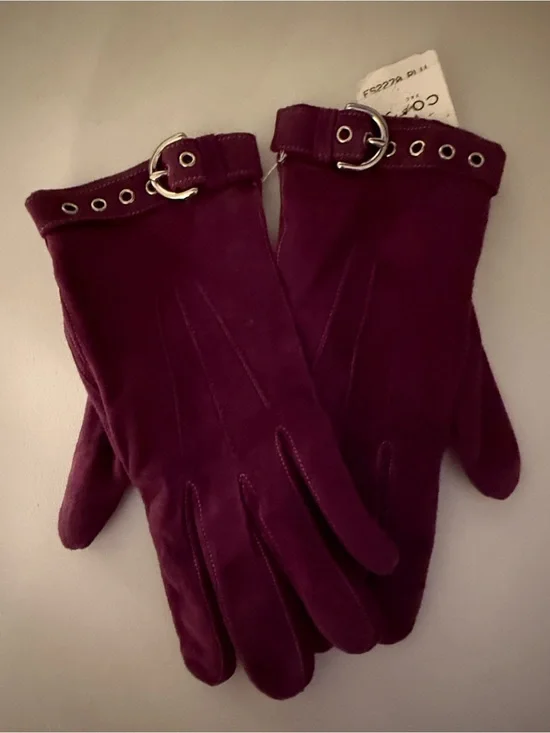 Coach: Women's Burgundy Gloves with Buckle Accent