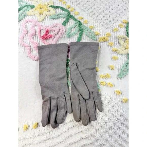 Vintage Grey Nylon Rayon Blend Mid Length Dress Gloves Made in France Size 7 Y08