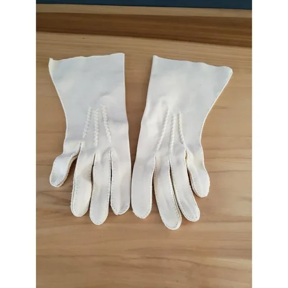 Vintage‎ Cream Colored Gloves