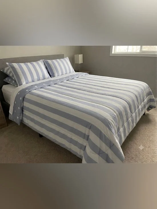 Vintage Costal Queen Sized Stripe Blue & White Polyester Bed Comforter NWOT