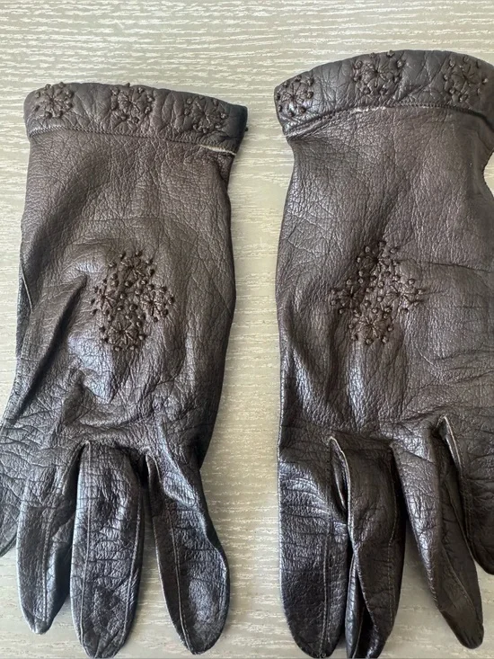 Leather womens snap on gloves
