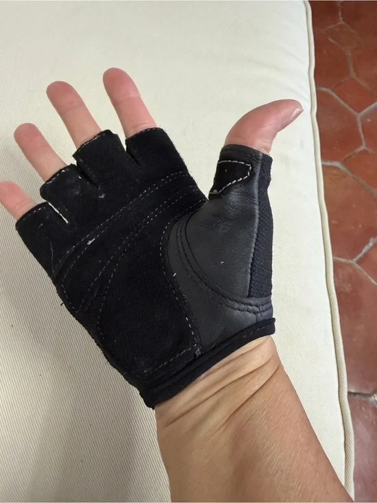 Harbinger Black Fingerless Workout Gloves