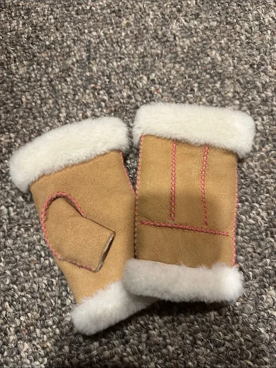 Sundance New-never worn shearling fingerless gloves made by French Knot