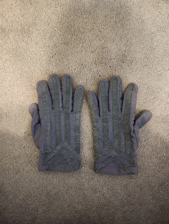 Women's Gray Driving Gloves with Suede Accent