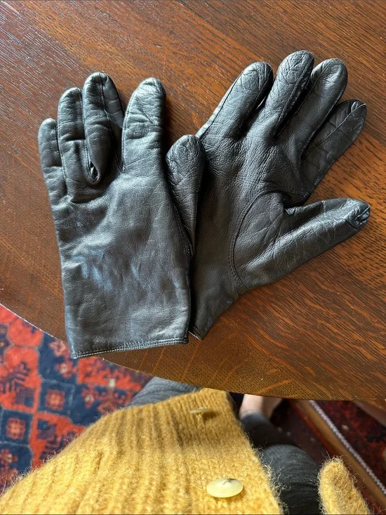Coach Black Leather Women's Gloves. Size 8. Cashmere lined. Perfectly worn in.