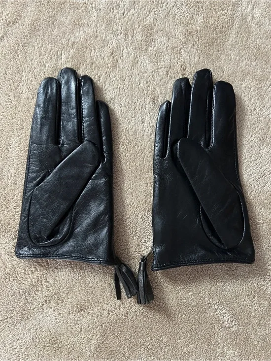 Classic Black Driving Gloves with Tassel Zips