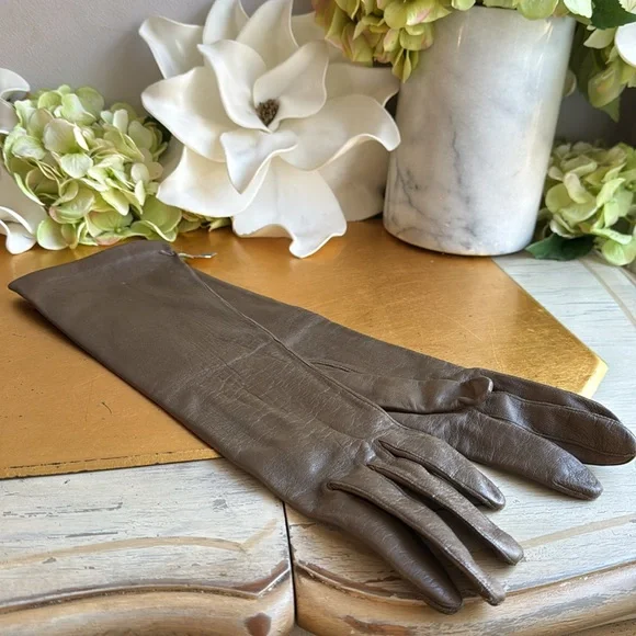 VNWT! Van Raalte Cabretta Table Cut Silk Lined Leather Gloves