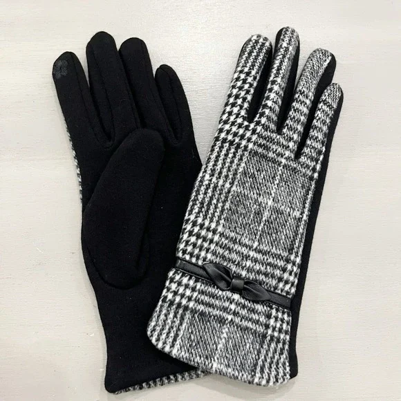 Vintage Inspired Houndstooth Gloves