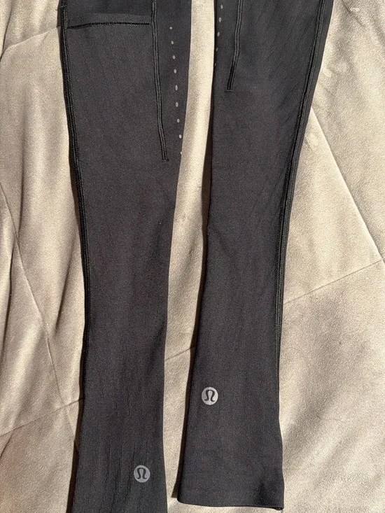 lululemon athletica Black arm sleeves with Branded Tag