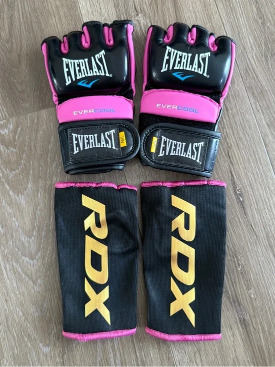 Everlast Evercool MMA Training Gloves + RDX Hand‎ Wraps Pink/Black M/L