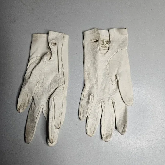 Vintage Macy Associates White Leather Gloves Made in Italy Pearl Button Size 6.5