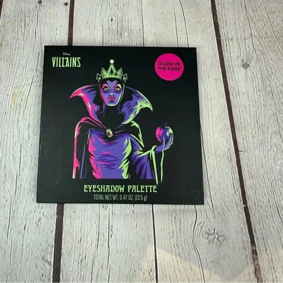 NWT Disney Villains glow in the dark eyeshadow palette 12 colors