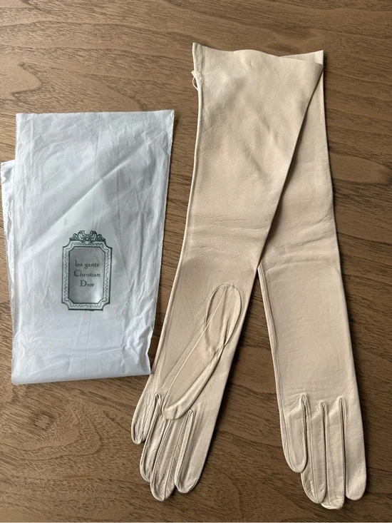 Christian Dior Boutique Vintage Beige Gloves