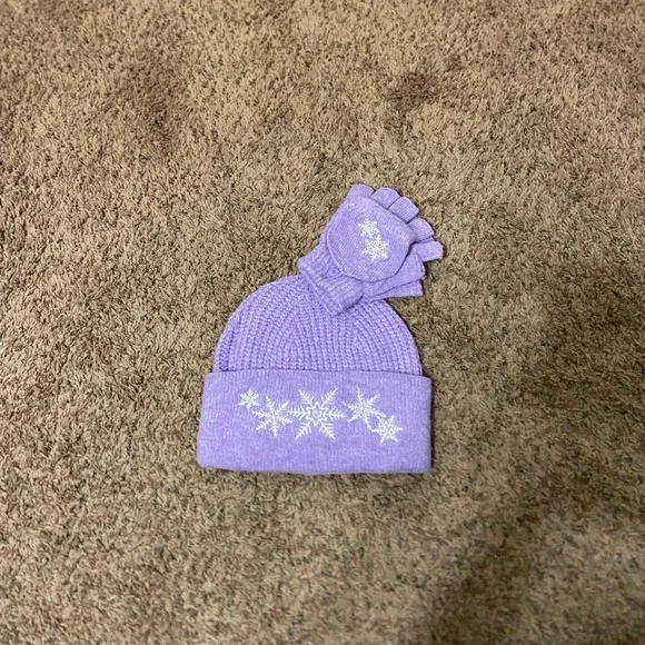 NWT Womens Lilac Snowflake Beanie and Fingerless Gloves Set Winter Warm Cozy‎