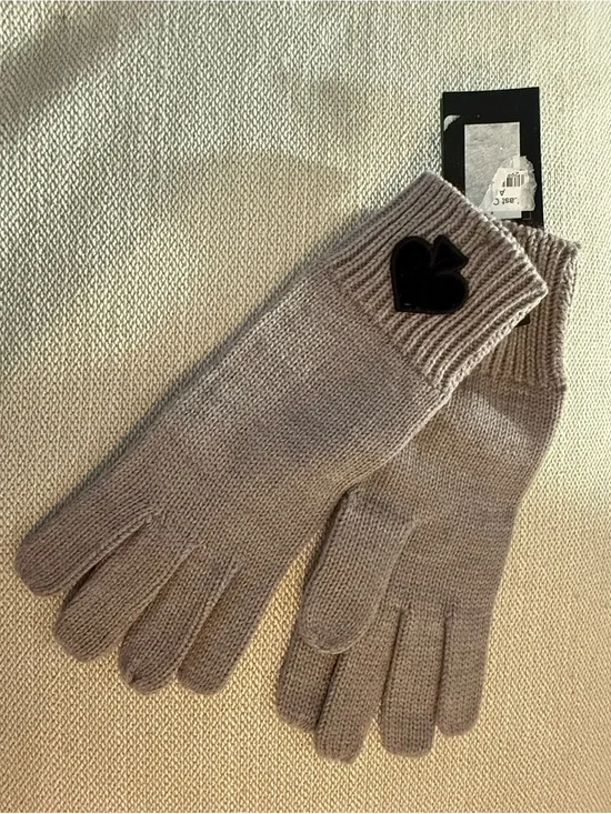 kate spade Gray Knit Gloves with Black Heart Patch