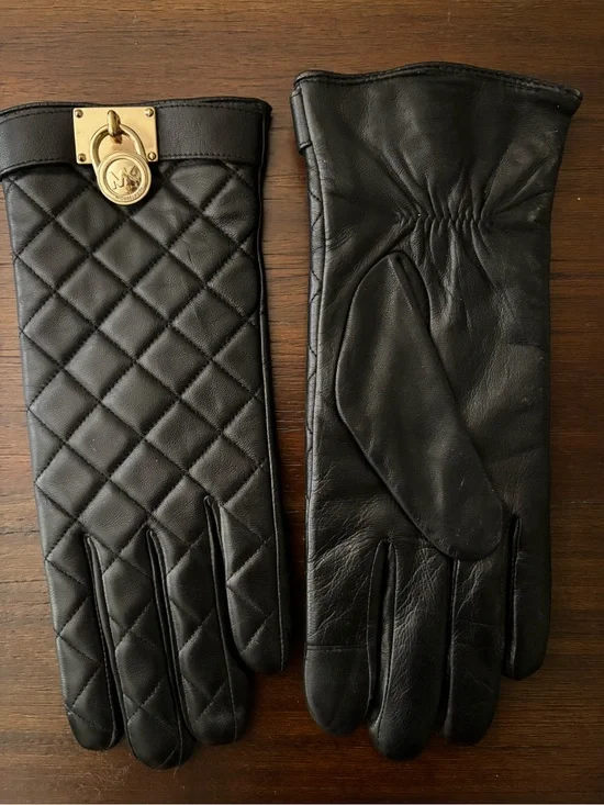 Michael Kors Quilted Black Leather Gloves with Logo Charm