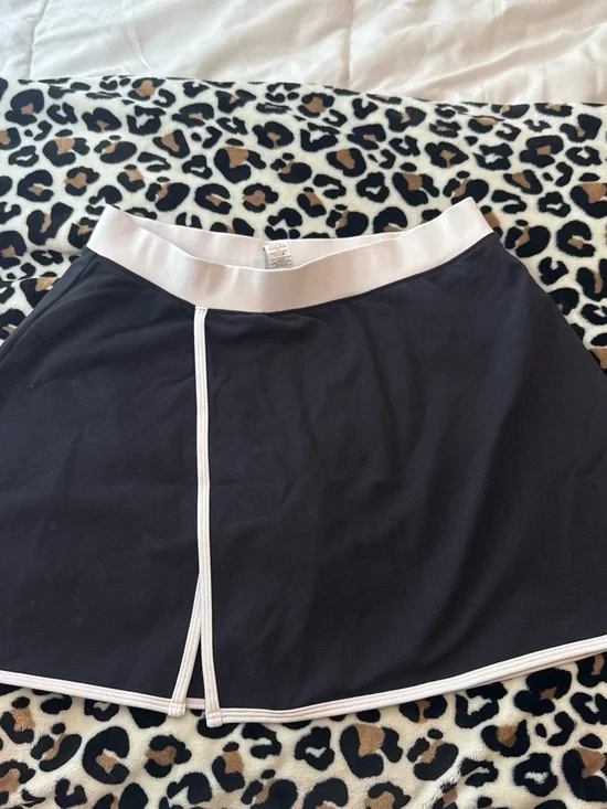 Alo Black Athletic Skirt with White Trim - Women