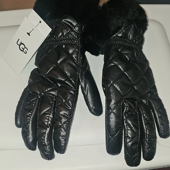 UGG NWT Black Quilted Leather Gloves with Fur Trim Lined Touch Screen Sz.S/M