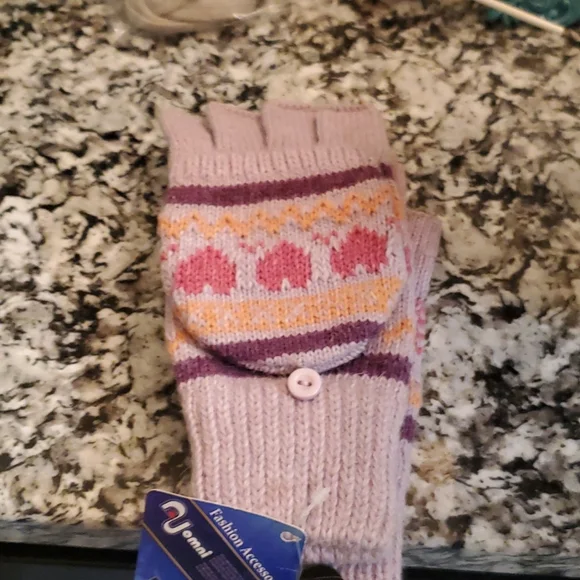 Adorable fingerless gloves/mittens