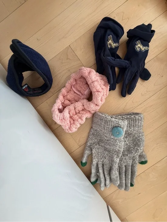 🗽Assorted Winter Gloves, Headband, Earmuffs