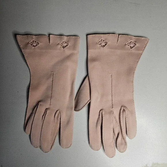 Vintage Pink Gloves Small Geometric Embroidery‎ Notched Cuff 40s 50s Easter