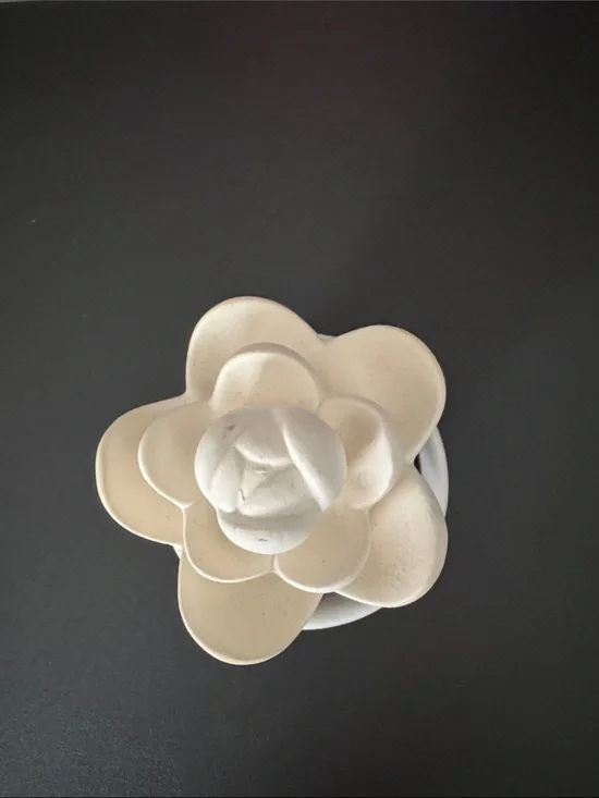 Cream Flower Essential Oil Scent Diffuser