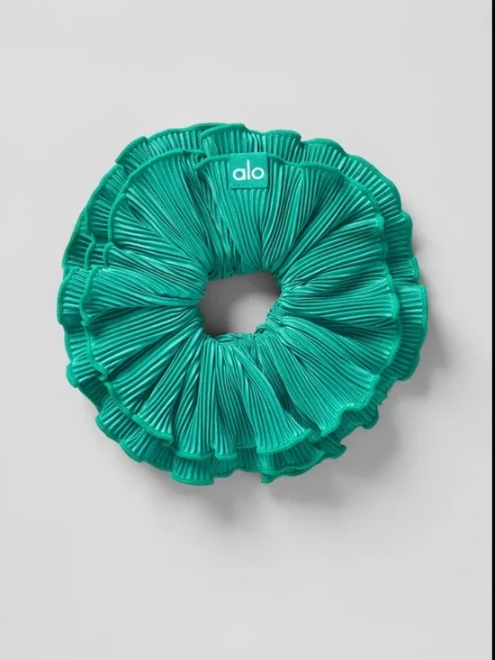 ALO Yoga Ruffled Scrunchie in Teal Green