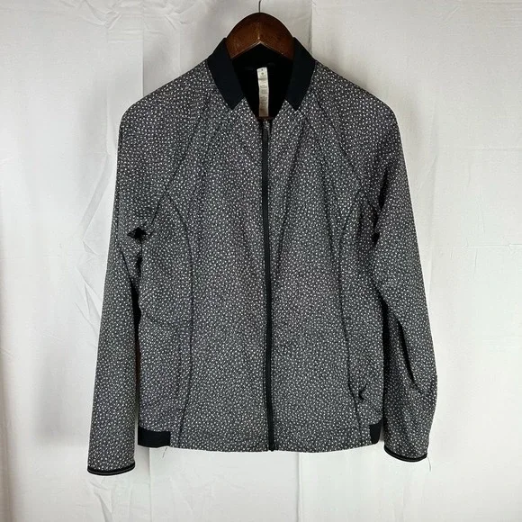 Lululemon Hit It Jacket Women Sz 8 Frozen Fizz White Black Swift Ultra Full Zip‎