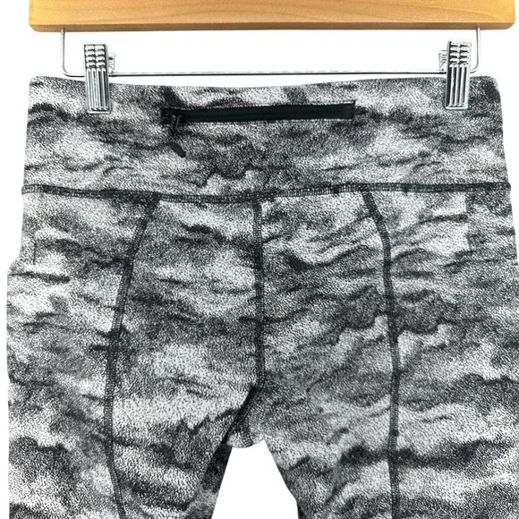 Lululemon Speed Up Crop 21 Black White Static Wave Print Leggings Womens Size 6