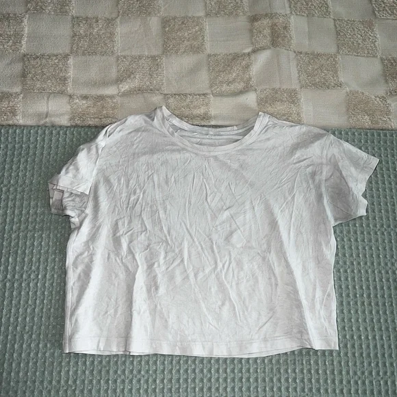 Lululemon Cropped T-Shirt -‎ White