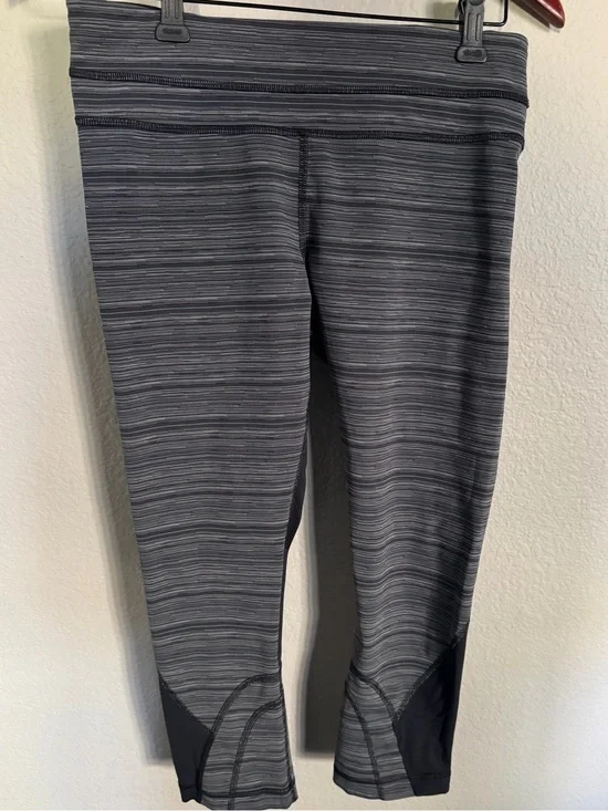 Lululemon Gray Striped Capri Workout Leggings Size 8