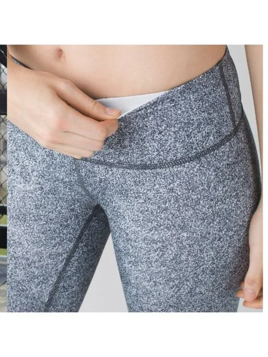 Lululemon Wunder Under Crop III Rio Mist White Black like new