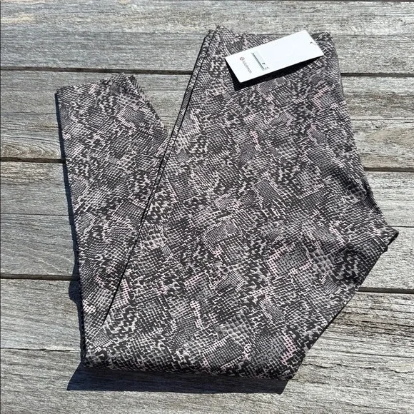 Lululemon‎ Glow Up Super-High-Rise Tight 28