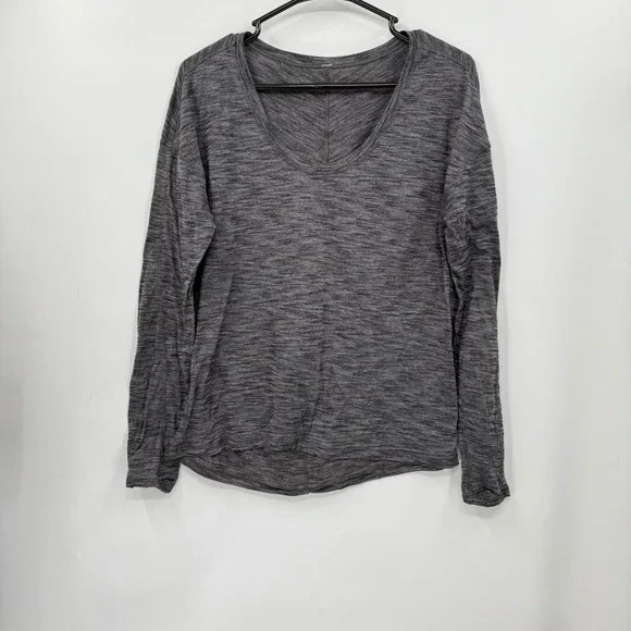 Lululemon Heathered Grey Long Sleeve V Neck Athletic Top Women Size‎ 8