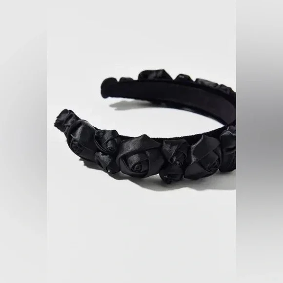URBAN OUTFITTERS SATIN BLACK ROSETTE HEADBAND Elegant Black Floral Headband