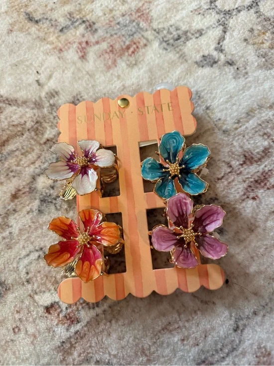 SUNDAY STATE Flower Hair Claw Clips Set of 4 Multicolor Beaded Accents