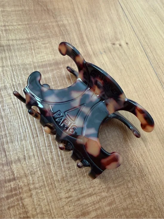 Tortoise Sculptural Hair Claw