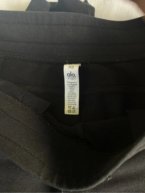 ALO Yoga Black Joggers size XS