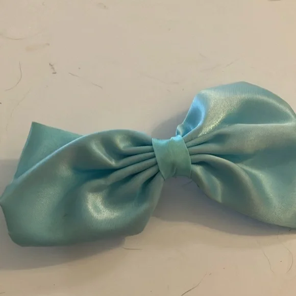 FINAL MARKDOWN Ladies satin bow
