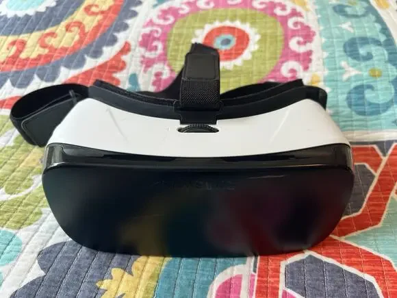 Samsung Gear VR Virtual Reality Headset Powered by Oculus