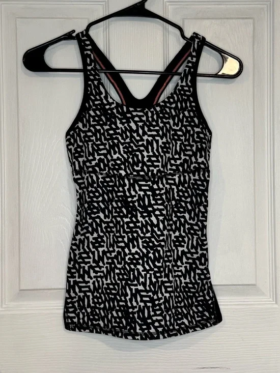 lululemon athletica Black & White Abstract Racerback Tank Size 4