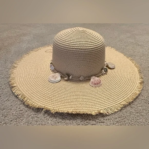 Women’s Wide Brim Straw Sun Hat with Shell Accents NWOT