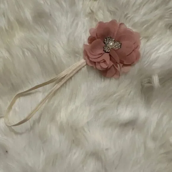 Mauve Saucer Flower on Skinny FOE elastic Headband 7601 Handcrafted NWT Boutique