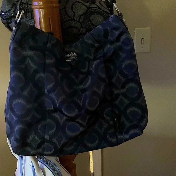 Coach Madison Box Op Art Large Shoulder Bag Navy scheme