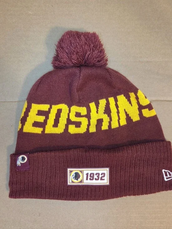New Era- Washington Redskins On-Field pom-pom Beanie.
