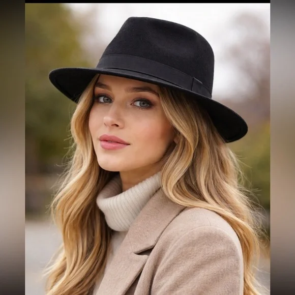 Barbour dark blue fedora hat.