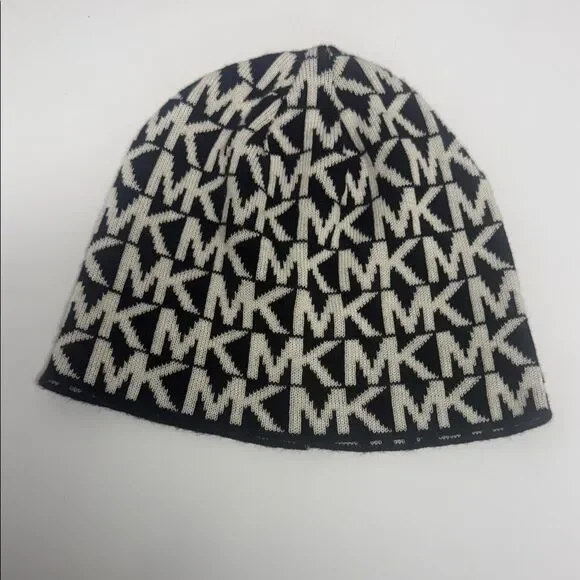 Michael Kors Monogram Logo Black and White Knit Winter Beanie Hat BRAND NEW ❣️