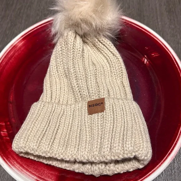 Brand New MSDC‎ Women's Knit Oatmeal Color Beanie featuring a Playful Pom-Pom
